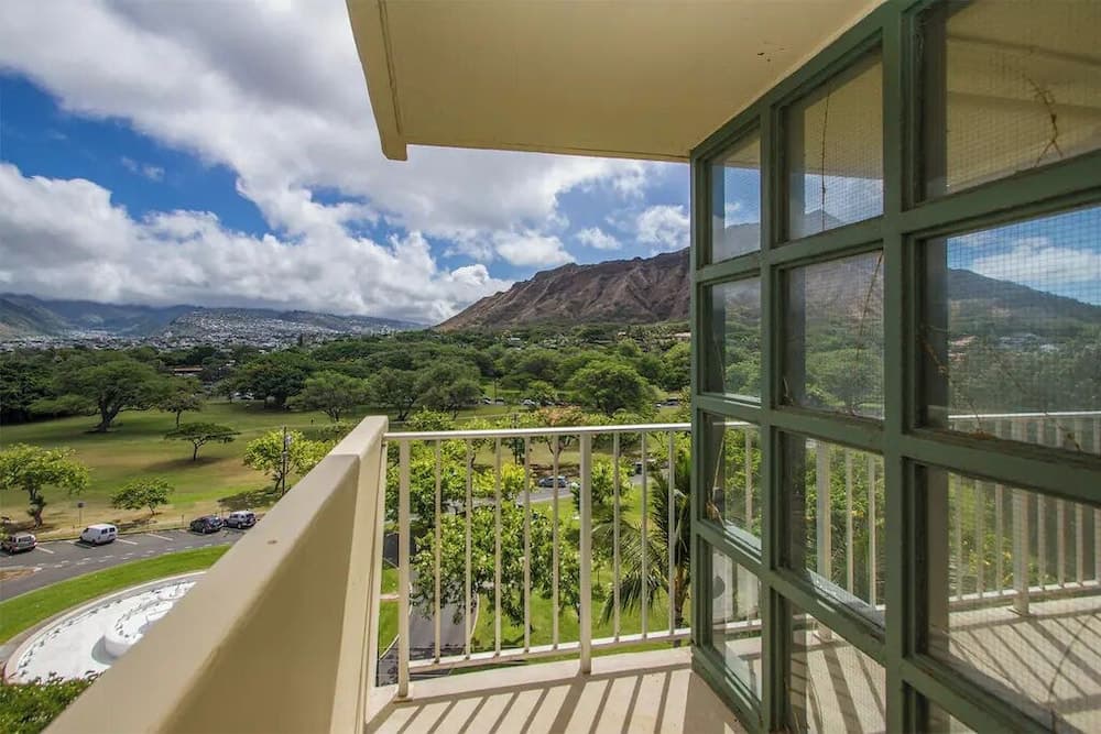 Diamond Head Beach Hotel property views in Honolulu, HI — gallery photo 3