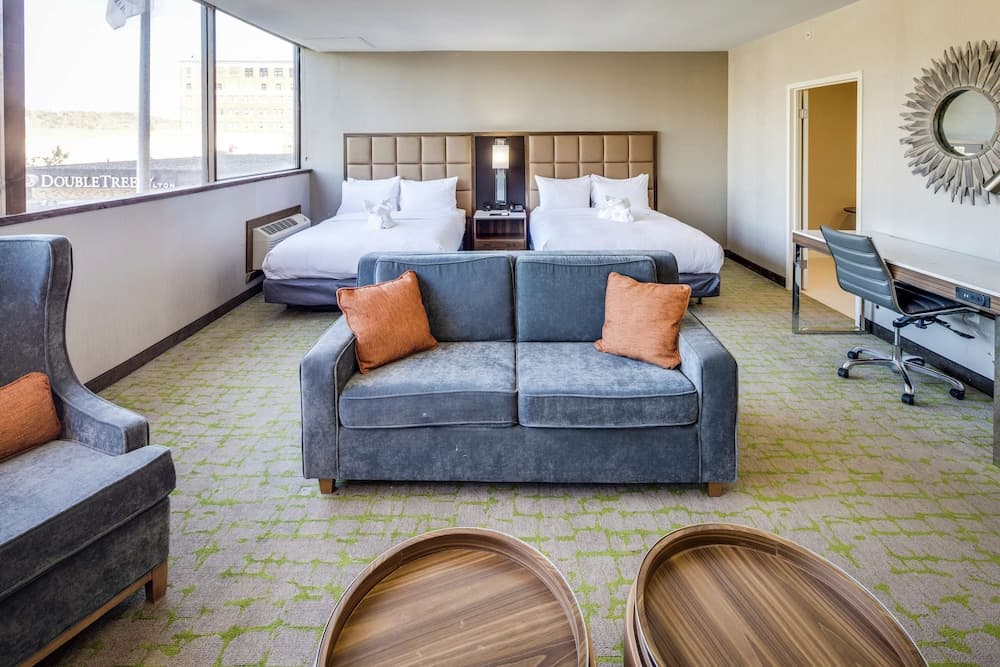 DoubleTree by Hilton Huntington interior in Huntington, WV — gallery photo 2