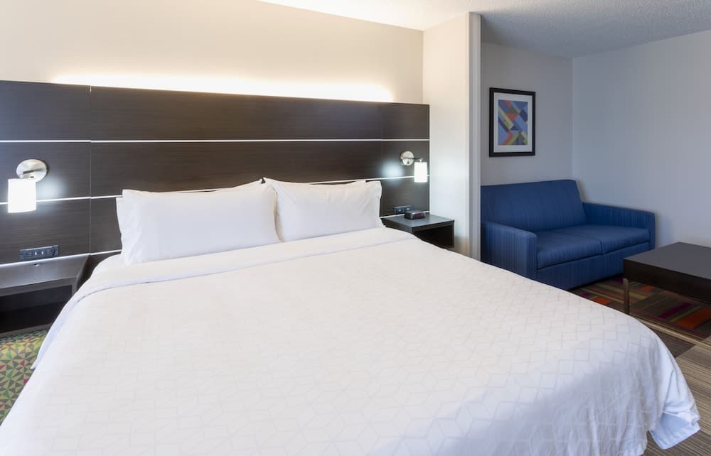 Holiday Inn Express & Suites Vadnais Heights by IHG interior in White Bear Lake, MN — gallery photo 2