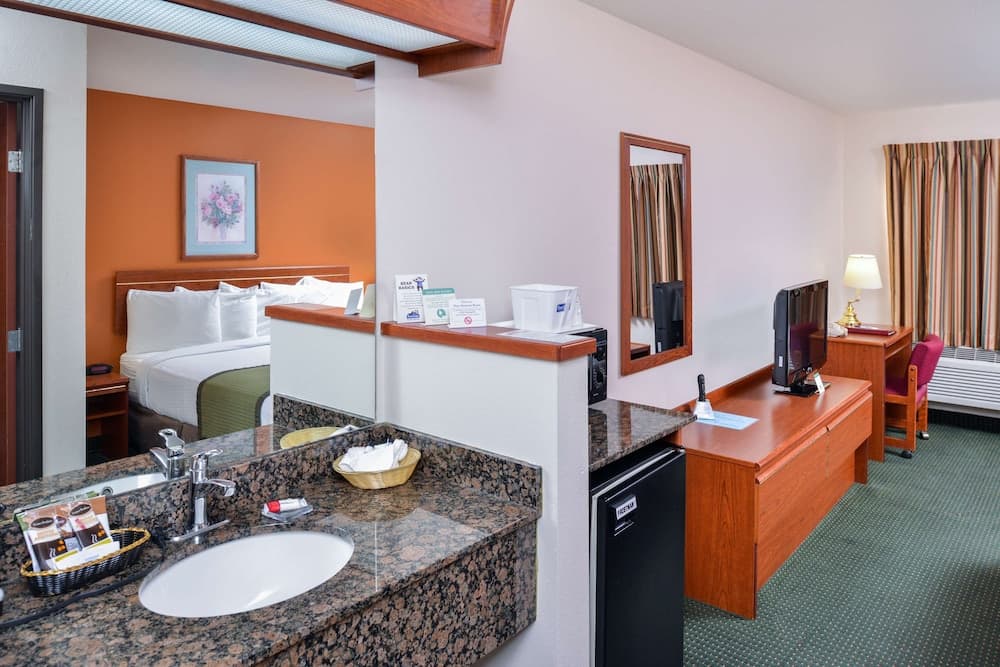 Travelodge Suites by Wyndham Newberg gallery photo in Newberg, OR — image 143