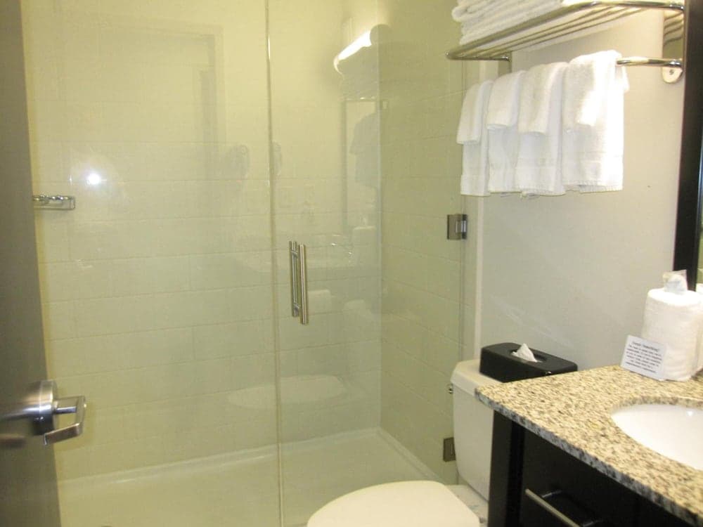 Cresthaven Inn JFK interior in Jamaica, NY — gallery photo 2