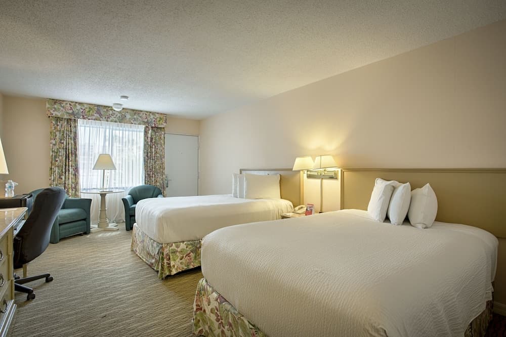 Sandcastle Resort at Lido Beach interior in Sarasota, FL — gallery photo 2