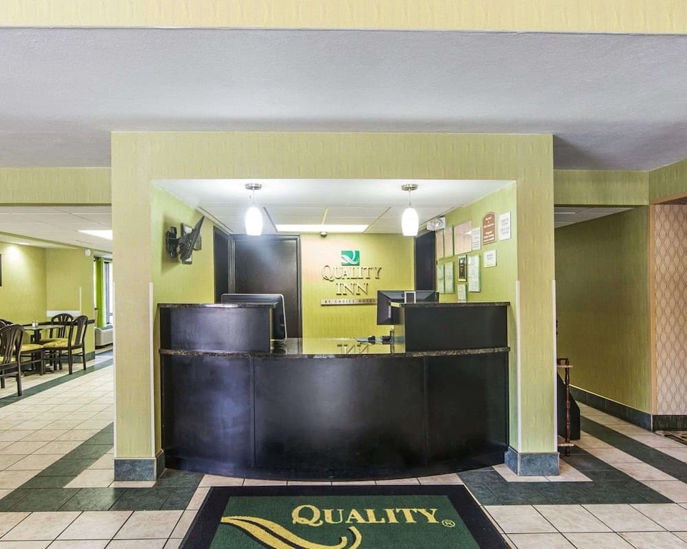 Quality Inn Sweetwater West interior in Sweetwater, TN — gallery photo 2