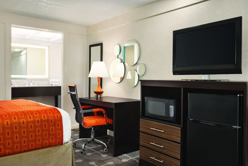 Dover Inn & Suites property views in Dover, OH — gallery photo 3