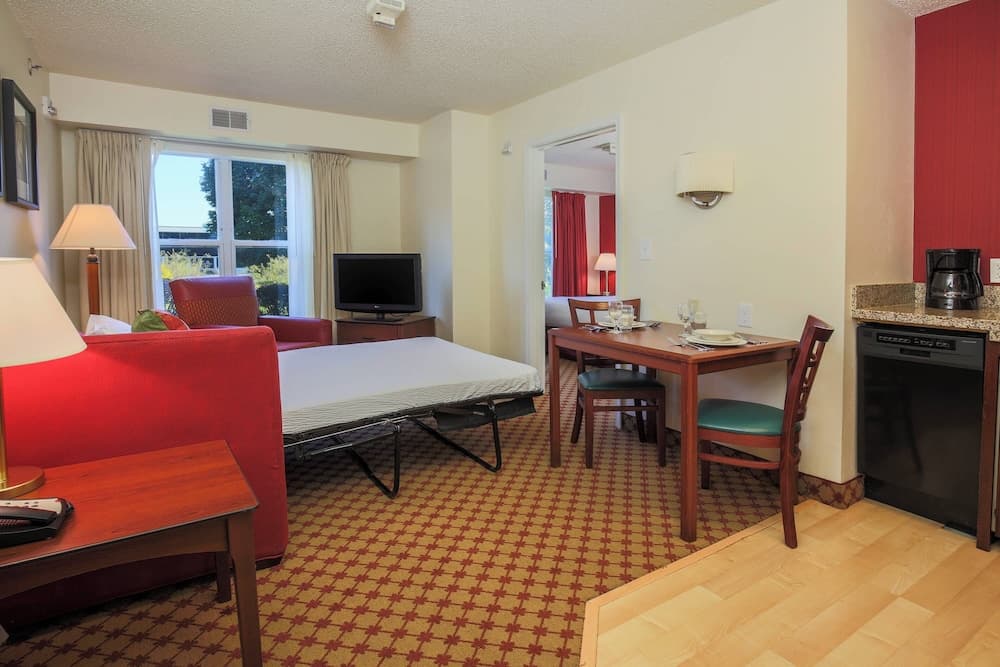 Residence Inn By Marriott Flint property views in Flint, MI — gallery photo 3