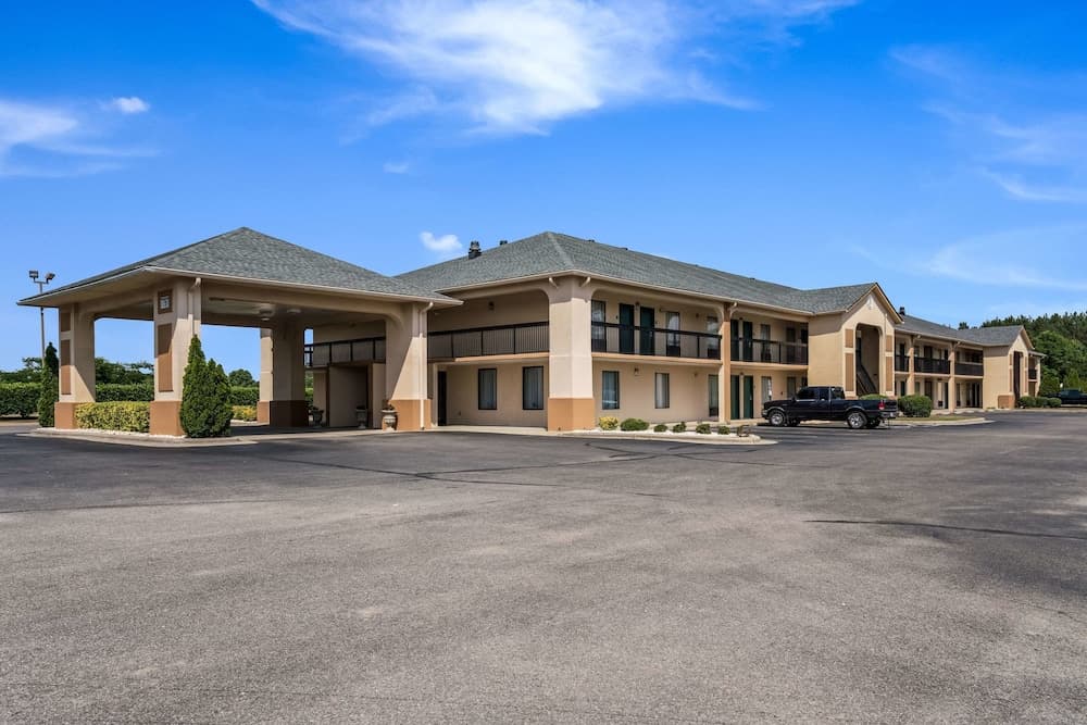 Quality Inn Battleboro - Rocky Mount featured exterior or lobby in Battleboro, NC — similar hotel