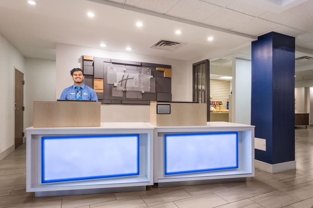 Holiday Inn Express and Suites - Petersburg - Fort Lee by IHG interior in Petersburg, VA — gallery photo 2