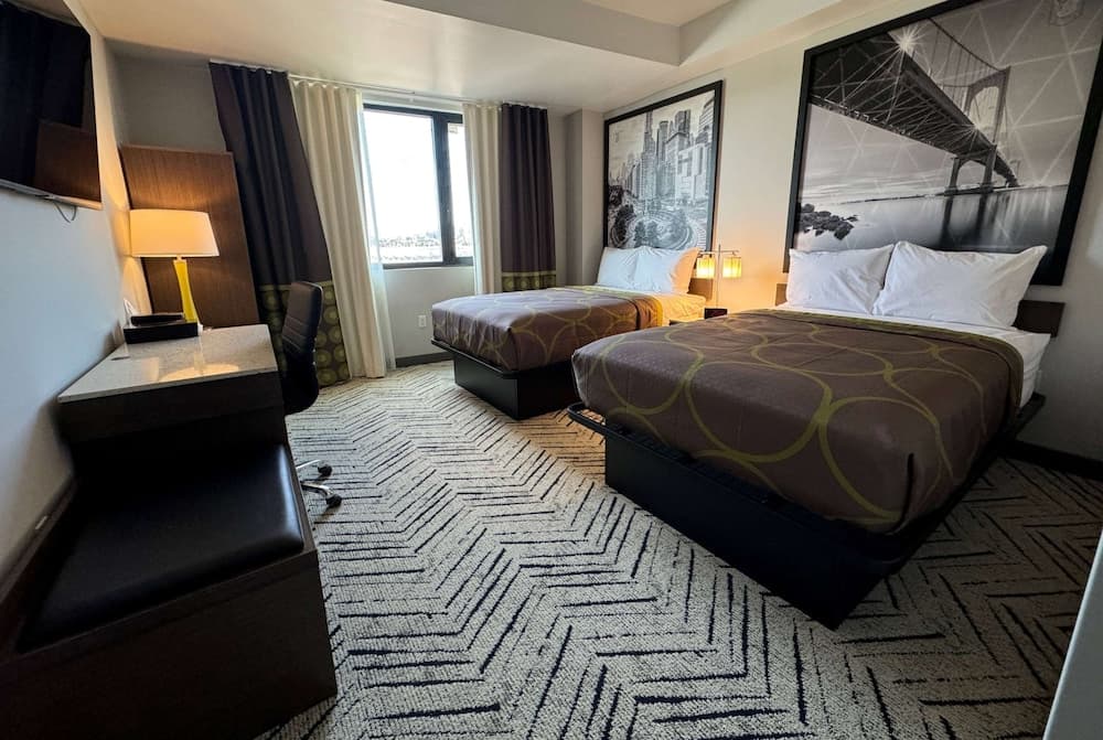 Super 8 By Wyndham Bronx Near Stadium interior in Bronx, NY — gallery photo 2