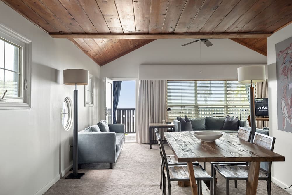 Gulfside Resorts & Indian Rocks Inn interior in Indian Rocks Beach, FL — gallery photo 2
