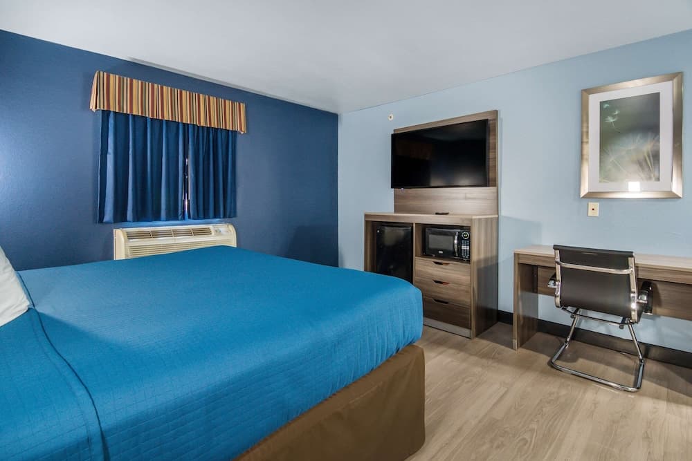 Rodeway Inn Carrollton I-35E gallery photo in Carrollton, TX — image 8