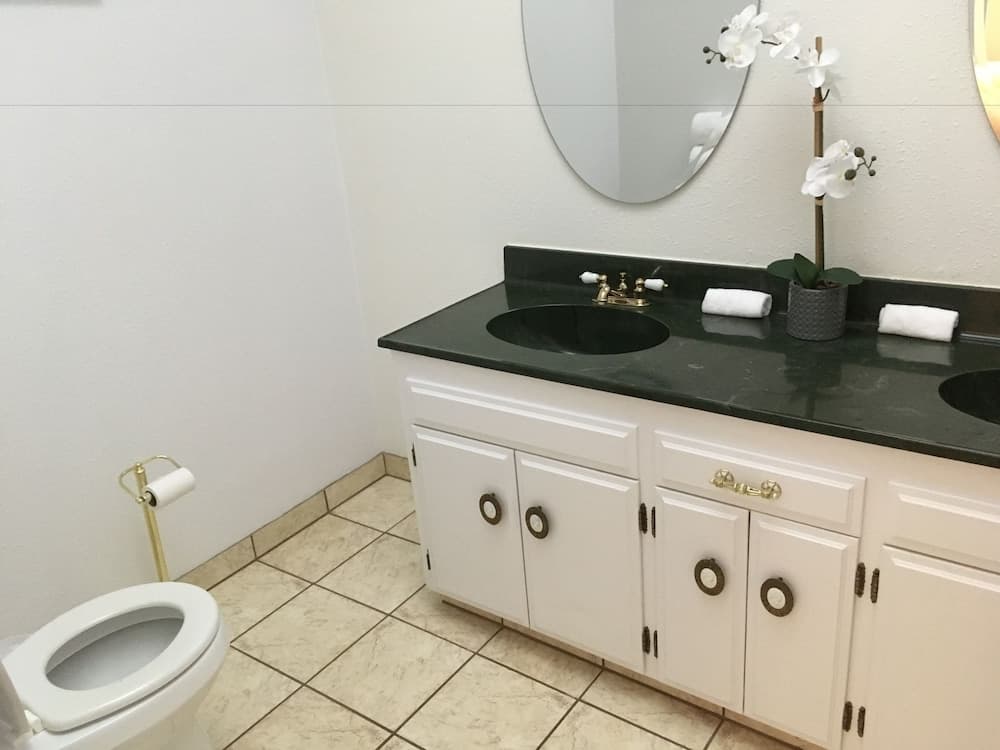 Hotel Burgess gallery photo in Reedley, CA — image 4