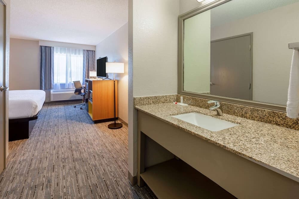 Days Inn by Wyndham Sturtevant / Racine / Mount Pleasant gallery photo in Mount Pleasant, WI — image 16