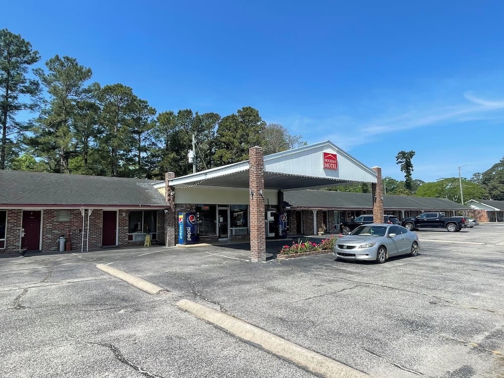 Holiday Motel featured exterior or lobby in Whiteville, NC — similar hotel