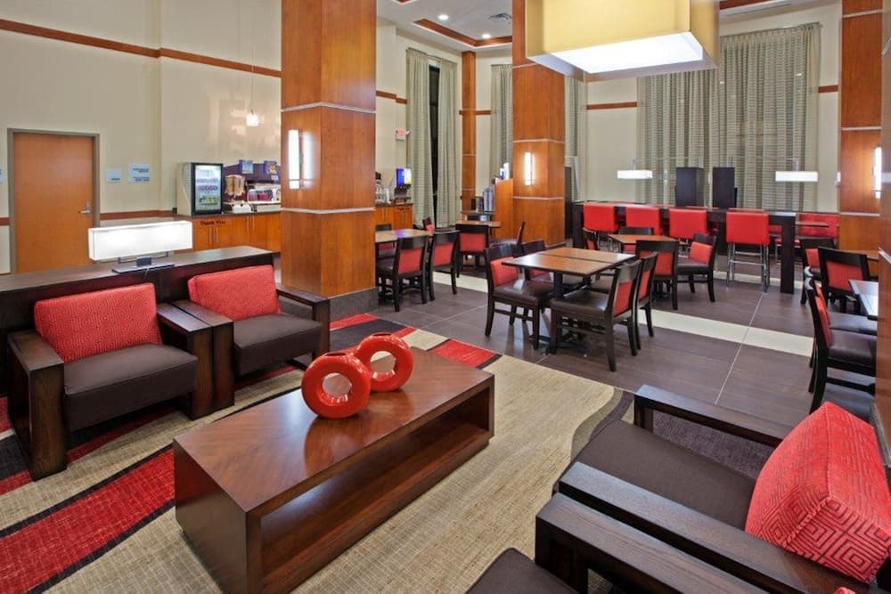 Holiday Inn Express and Suites Columbus Edinburgh by IHG gallery photo in Edinburgh, IN — image 10