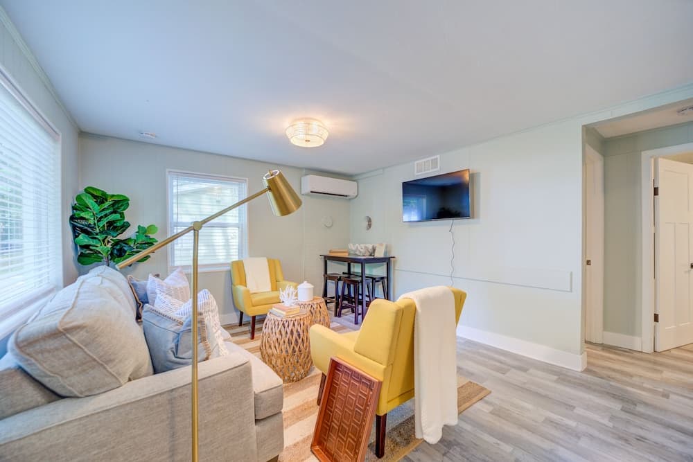 Scenic Drive Resort by DreamStay interior in Muskegon, MI — gallery photo 2