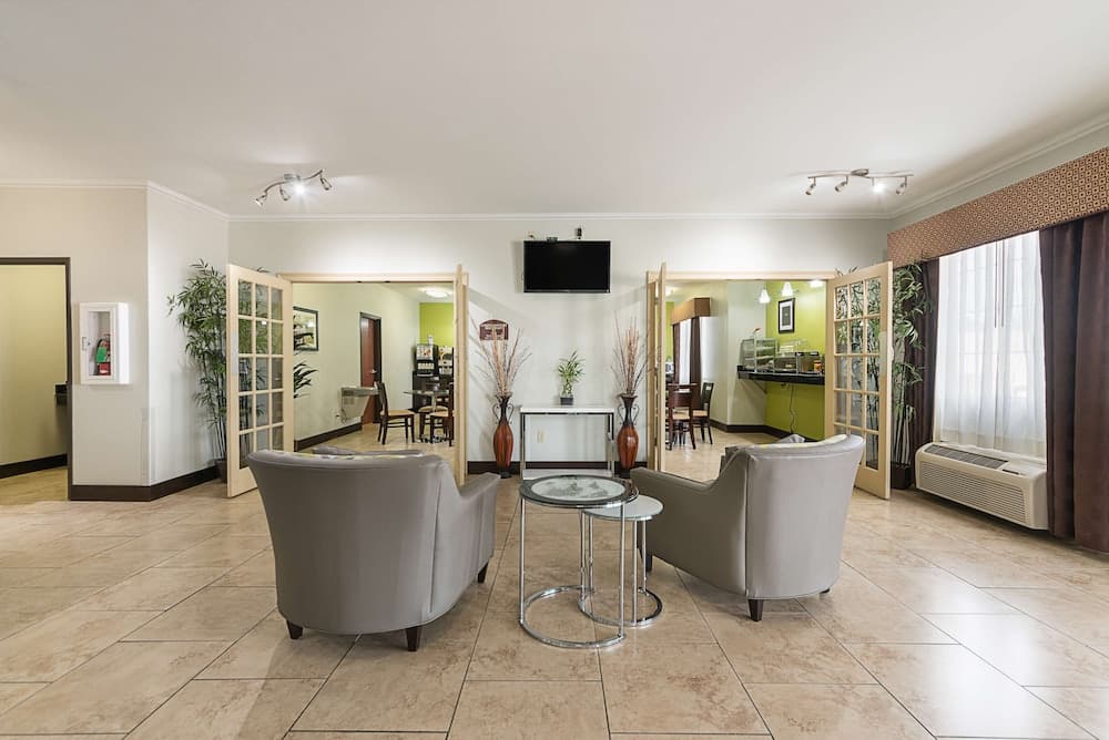 Best Western Plus Deridder Inn & Suites property views in DeRidder, LA — gallery photo 3