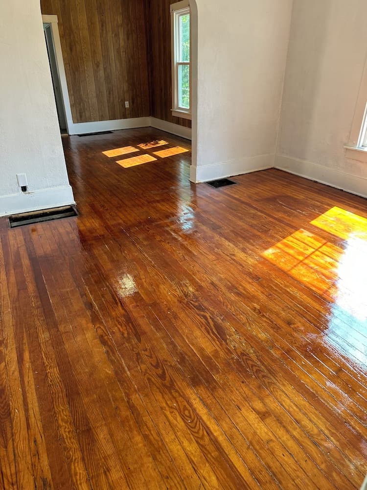 Locust housing property views in Decatur, IL — gallery photo 3