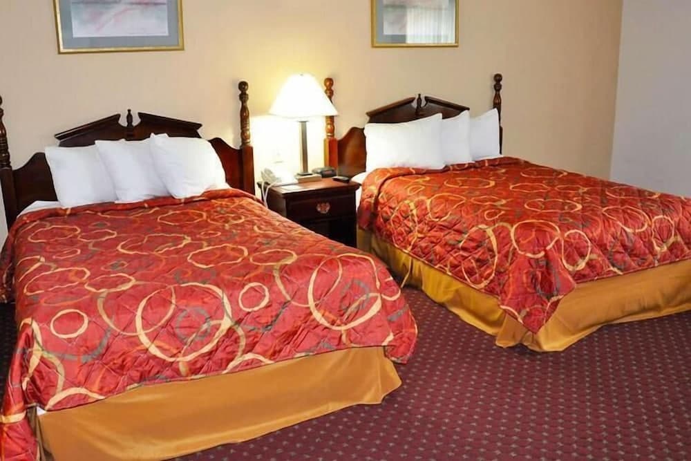 Avalon Inn interior in Sandusky, OH — gallery photo 2