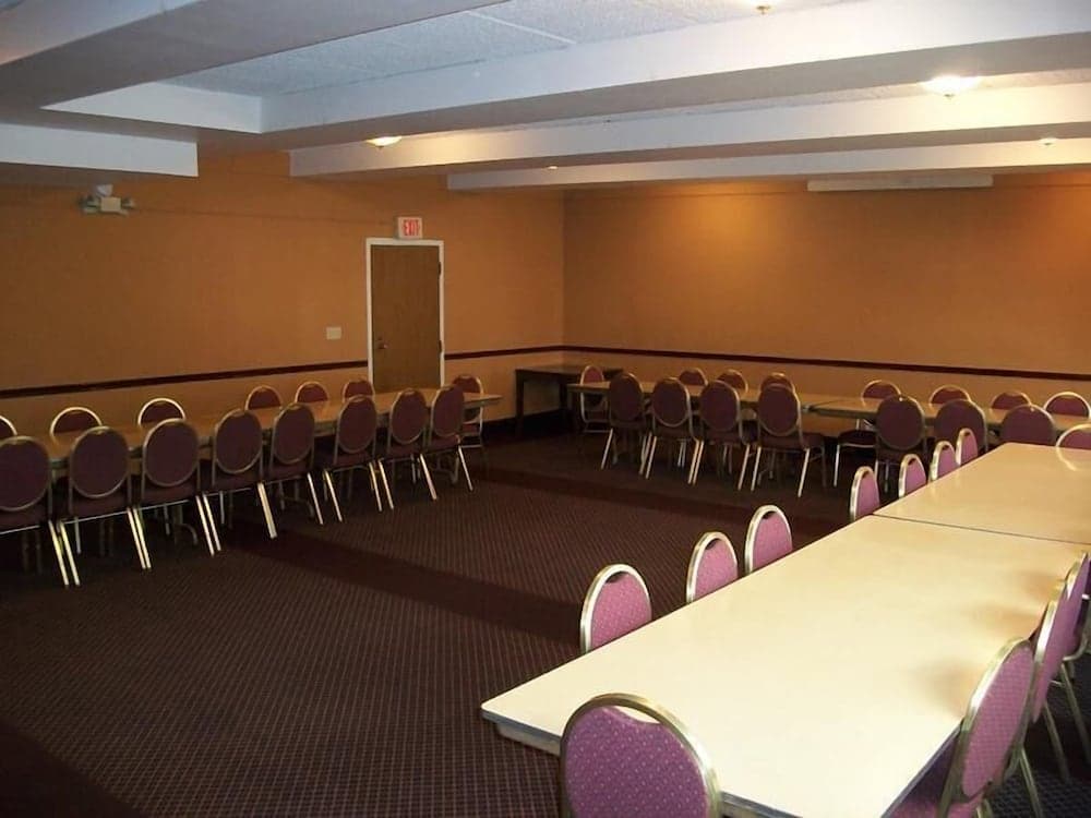 Lexington Inn & Suites NW Chicago Elgin gallery photo in Elgin, IL — image 13