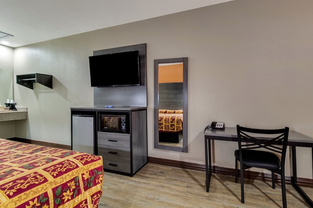 Executive Inn & Suites property views in Stafford, TX — gallery photo 3