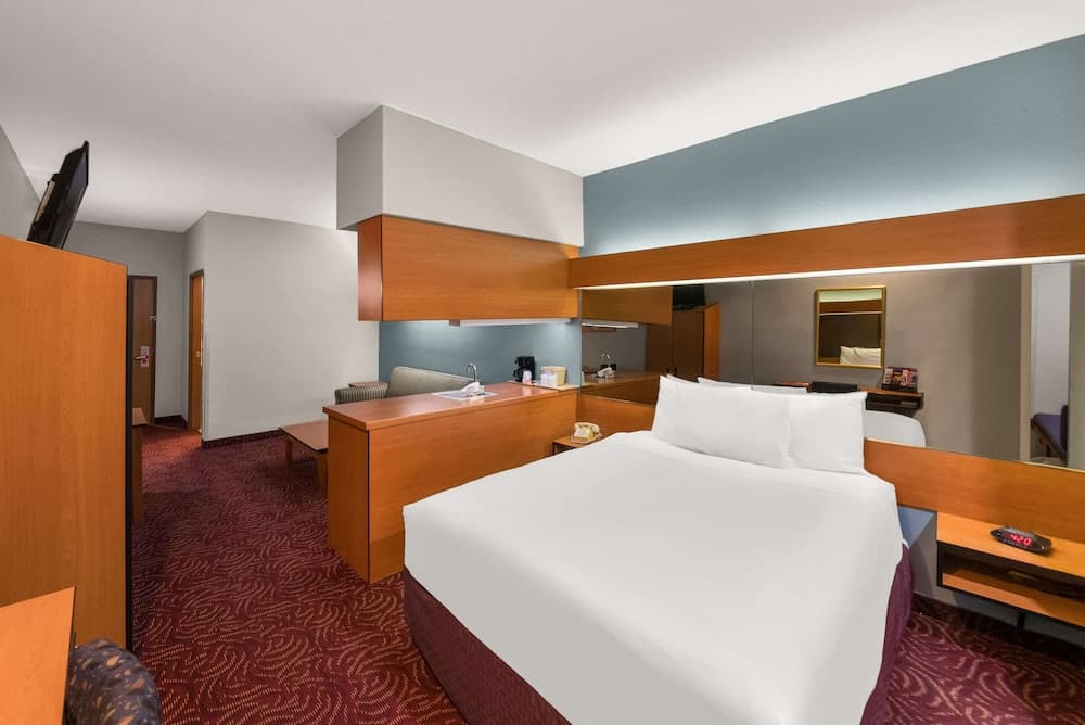 Econo Lodge Inn & Suites Mesquite - Dallas East gallery photo in Mesquite, TX — image 29
