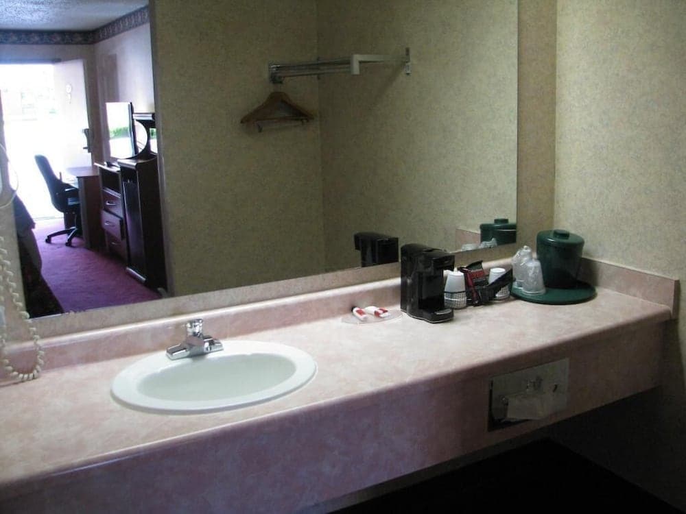 Royal Inn Motel property views in Columbus, OH — gallery photo 3