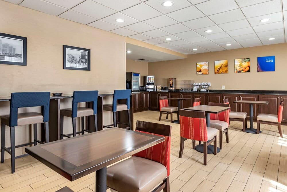 Comfort Inn Warren - Detroit North gallery photo in Warren, MI — image 15