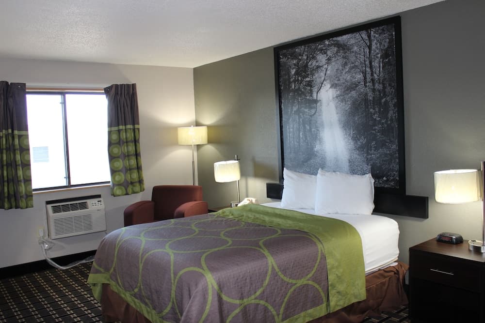 Super 8 by Wyndham Wyoming/Grand Rapids Area interior in Wyoming, MI — gallery photo 2
