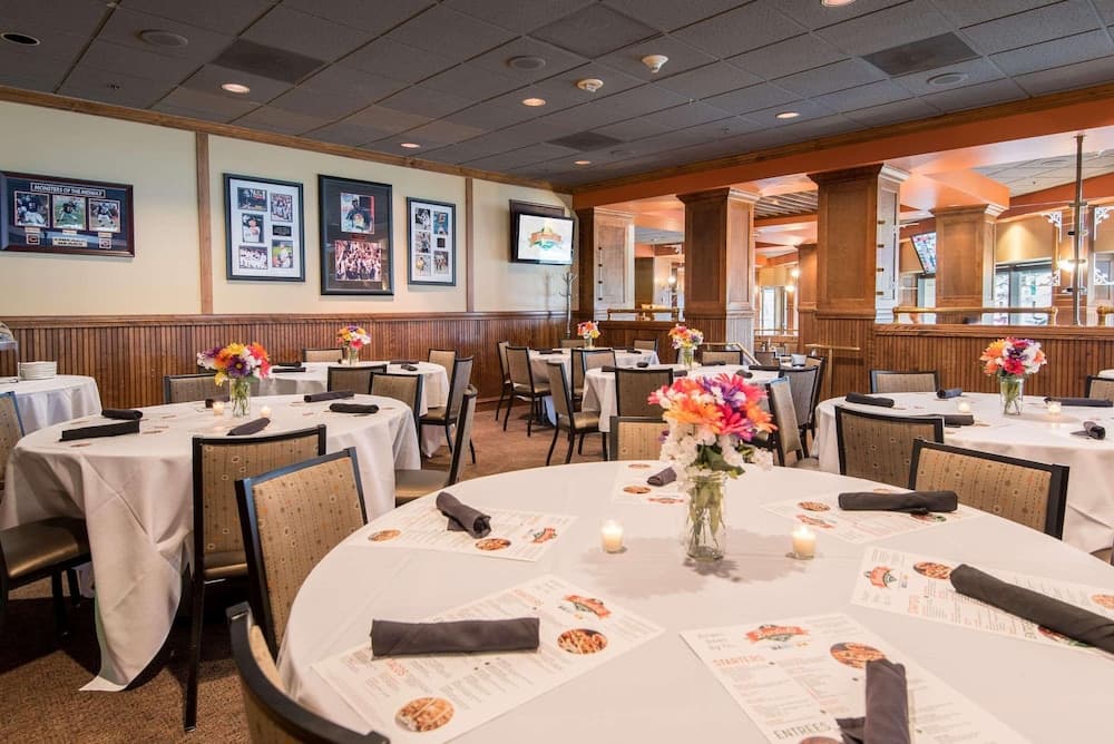 Radisson Plaza Hotel at Kalamazoo Center gallery photo in Kalamazoo, MI — image 55