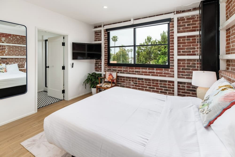 The Brick Hotel property views in Oceanside, CA — gallery photo 3