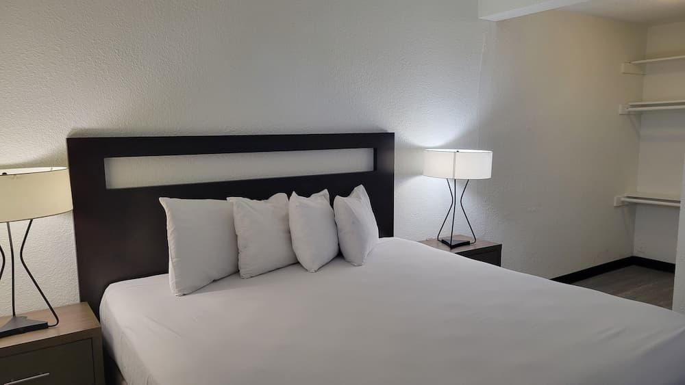 MC Pacific Inn & Suites gallery photo in Torrance, CA — image 16