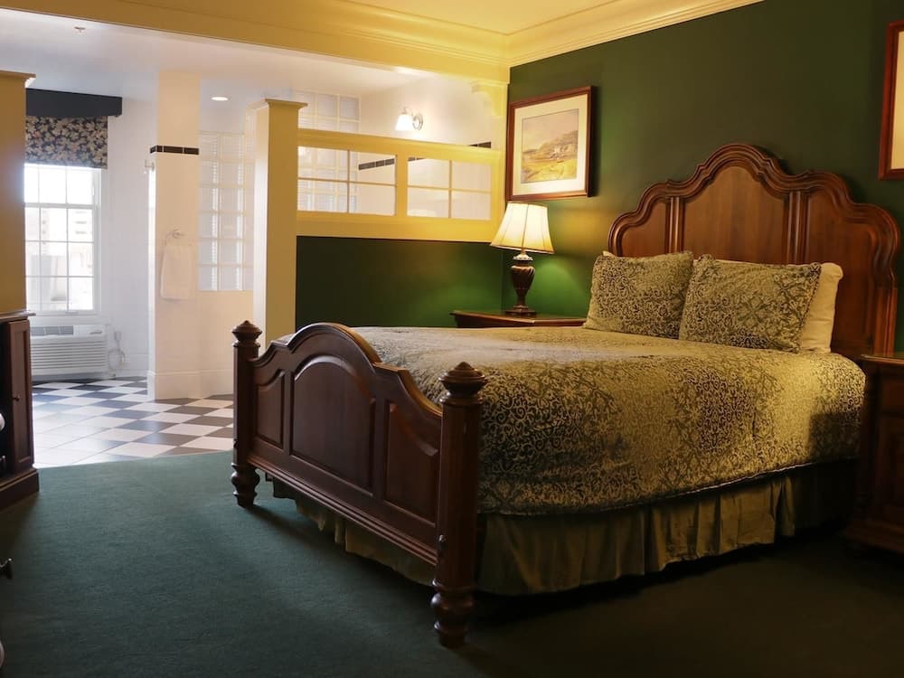 St. Brendan's Inn gallery photo in Green Bay, WI — image 6