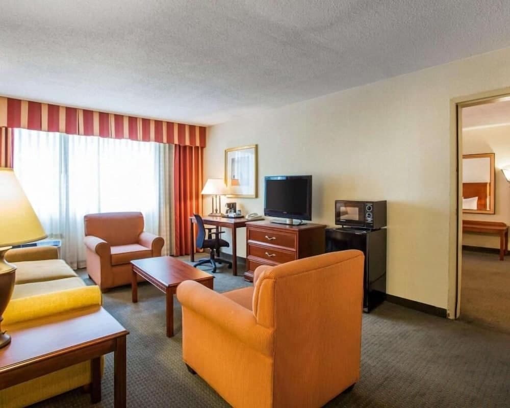 Budgetel Inn & Suites Atlanta interior in Doraville, GA — gallery photo 2