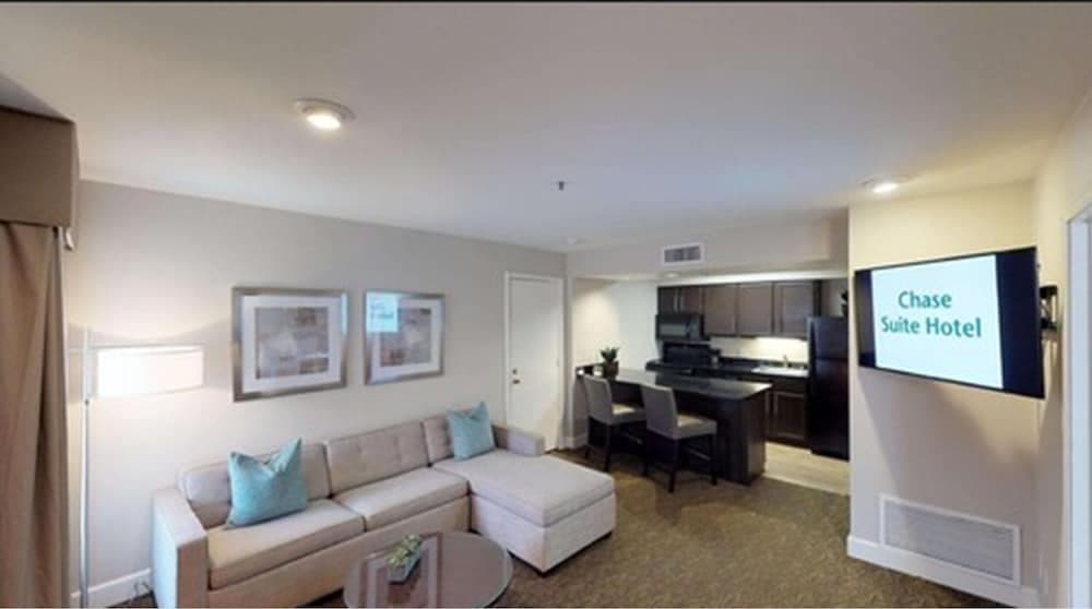 Chase Suites Brea-Fullerton - North Orange County gallery photo in Brea, CA — image 4