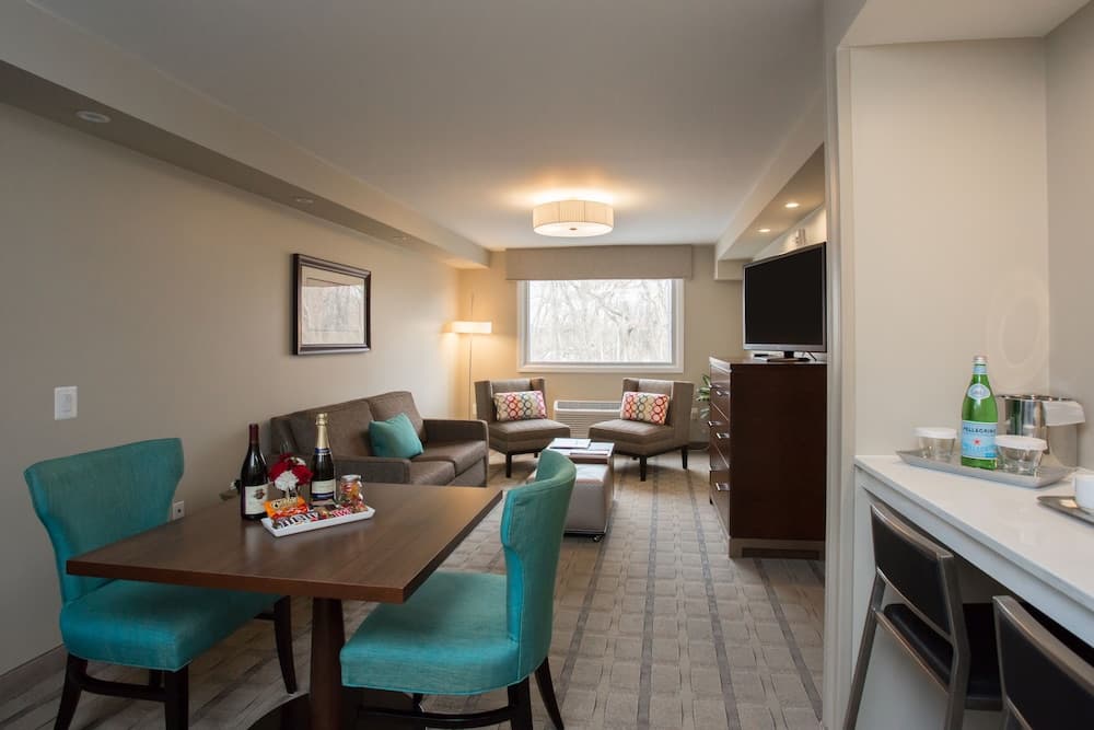 The Kenilworth Hotel - Airport West gallery photo in Kenilworth, NJ — image 32