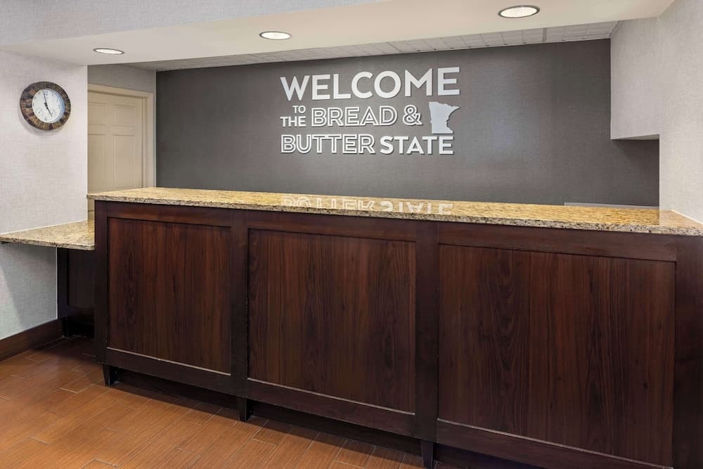 Hampton Inn Minneapolis NW Maple Grove interior in Maple Grove, MN — gallery photo 2