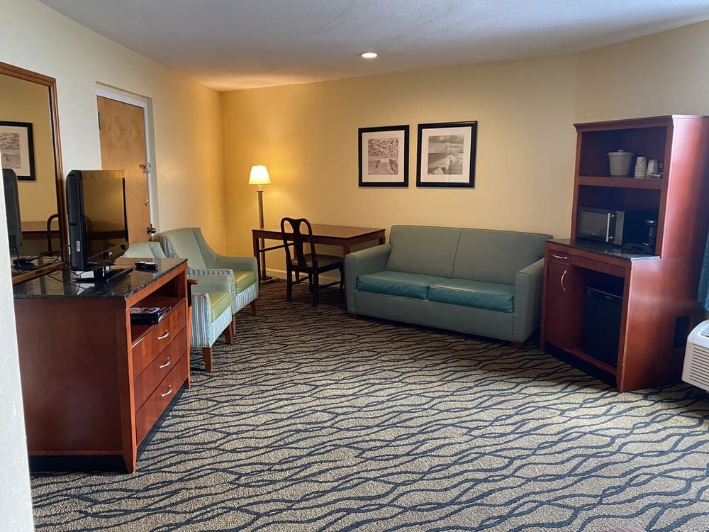 Ocean Sands Beach Boutique Inn - Stay At the Beach property views in Kill Devil Hills, NC — gallery photo 3