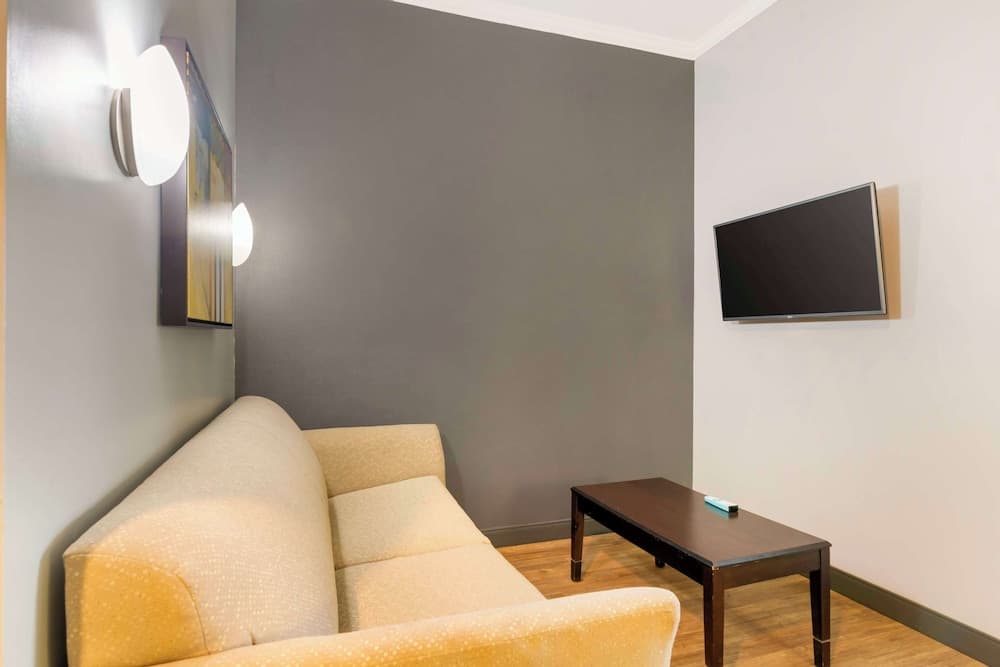 Best Western Plus Olathe Hotel gallery photo in Olathe, KS — image 16