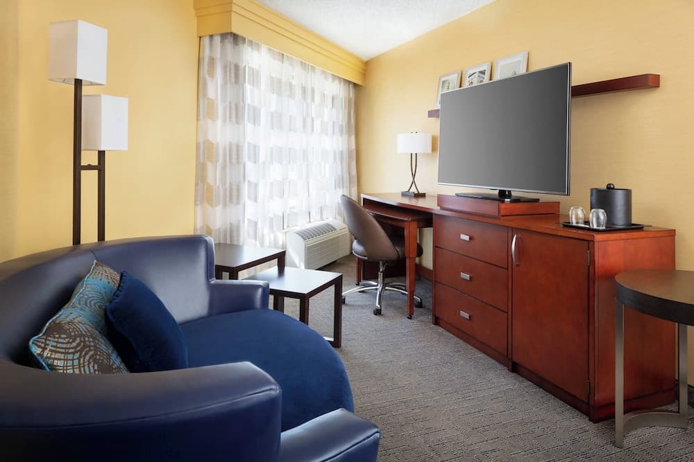Courtyard by Marriott San Francisco Fisherman's Wharf property views in San Francisco, CA — gallery photo 3