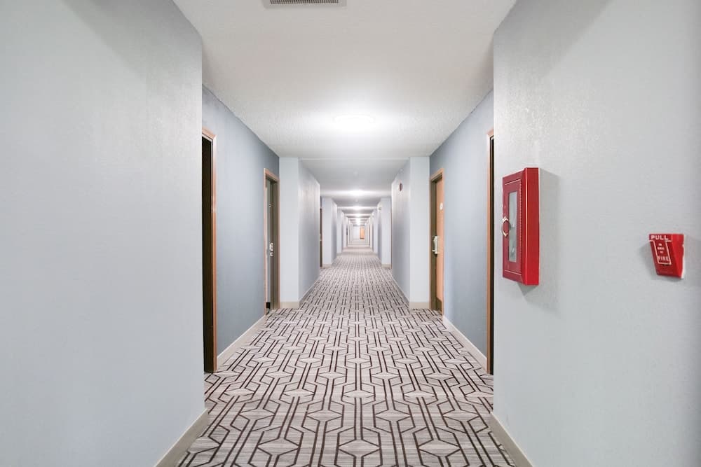 Baymont by Wyndham Flint Airport North gallery photo in Flint, MI — image 12