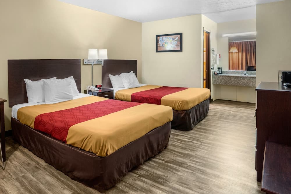 Econo Lodge Rolla I-44 Exit 184 Near Missouri University of Science and Technology featured exterior or lobby in Rolla, MO — similar hotel
