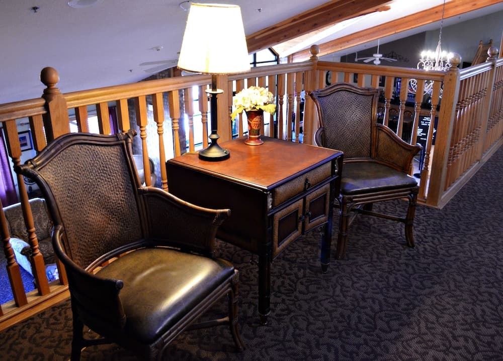 Fossil Creek Hotel And Suites interior in Russell, KS — gallery photo 2