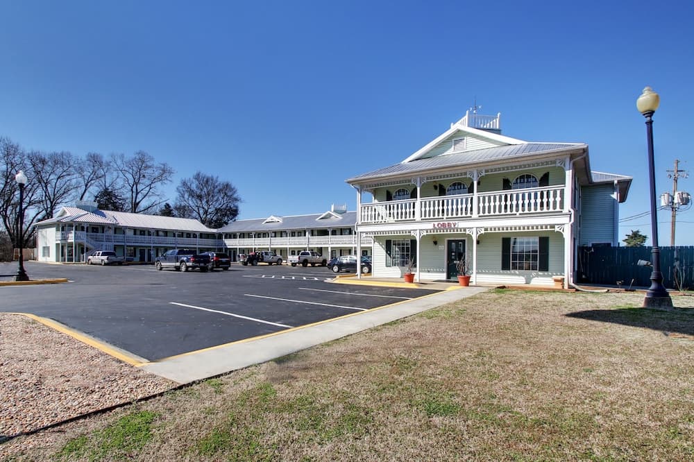 Key West Inn Wetumpka featured exterior or lobby in Wetumpka, AL — similar hotel