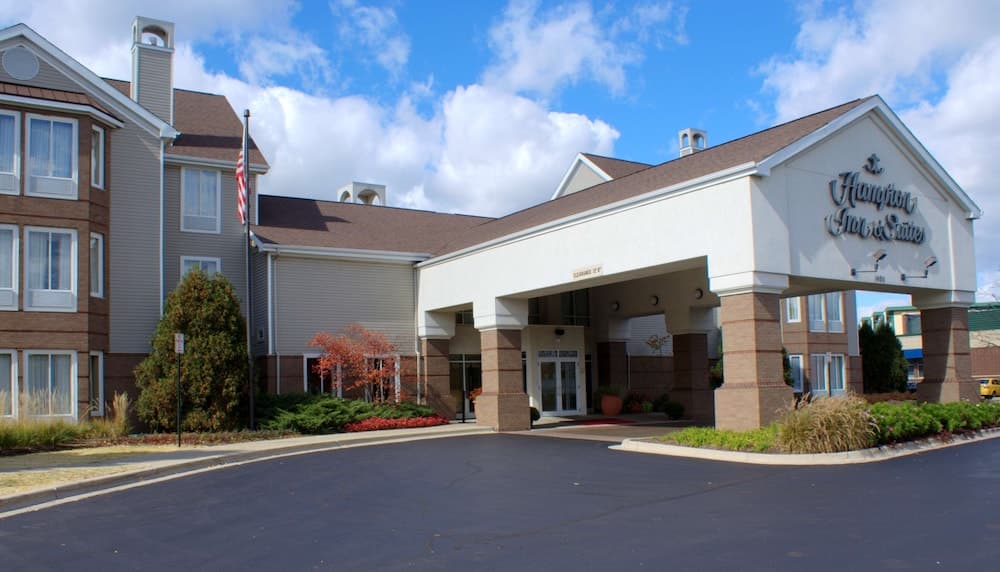 Hampton Inn & Suites Chicago/Lincolnshire featured exterior or lobby in Lincolnshire, IL — similar hotel