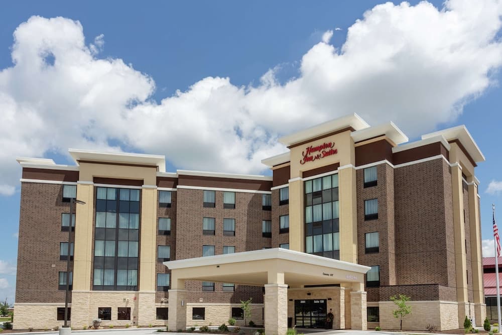 Hampton Inn & Suites Burlington featured exterior or lobby in Burlington, IA — similar hotel