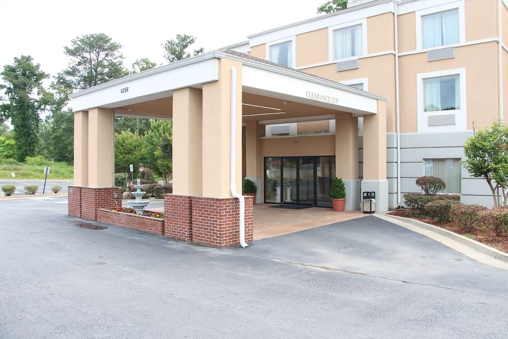 Jameson Inn and Suites Riverdale — hotel in Riverdale, Georgia