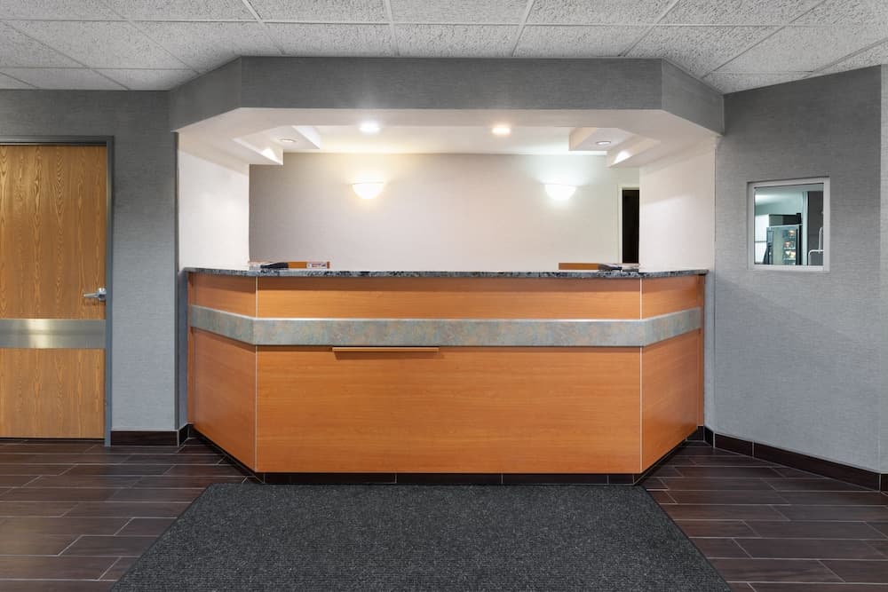 Americas Best Value Inn & Suites Racine gallery photo in Mount Pleasant, WI — image 29