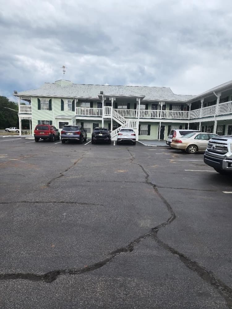 Key West Inn - Clanton interior in Clanton, AL — gallery photo 2