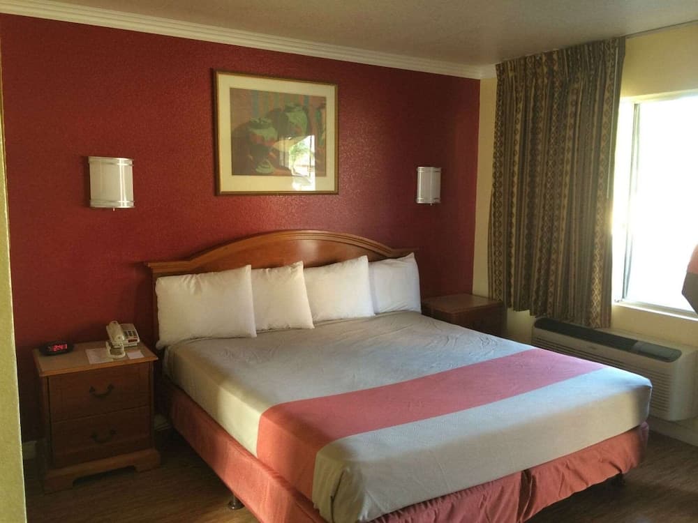 Vagabond Inn Hemet gallery photo in Hemet, CA — image 11