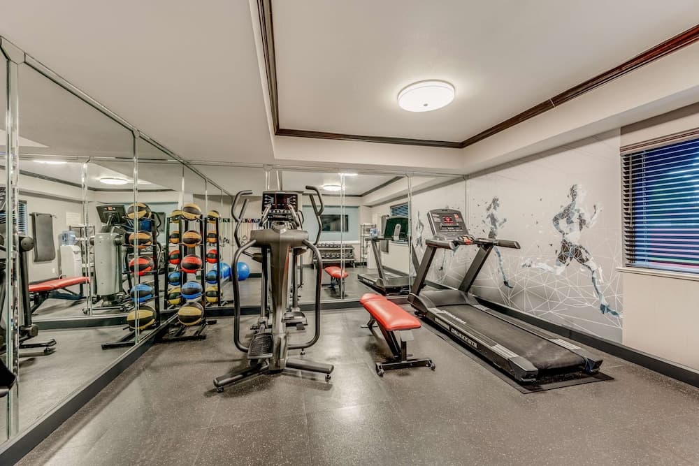 Best Western Huntsville Inn & Suites interior in Huntsville, TX — gallery photo 2